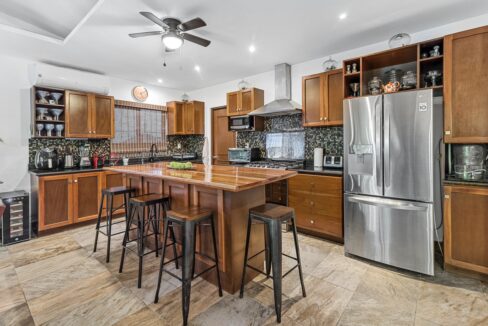 CASA LAS FLORES EN VENTA1