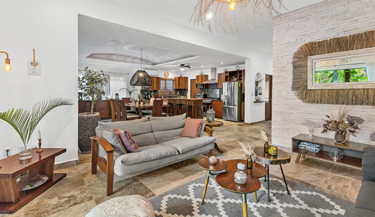 CASA LAS FLORES EN VENTA12