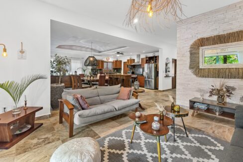 CASA LAS FLORES EN VENTA12
