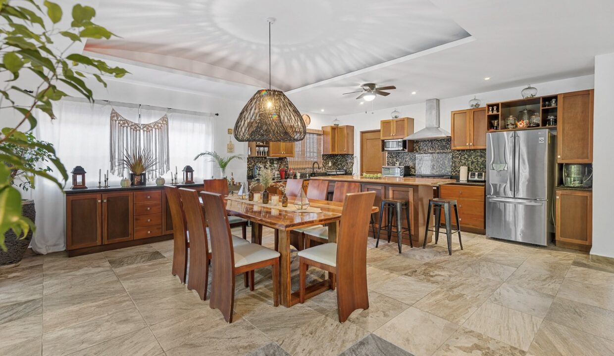 CASA LAS FLORES EN VENTA15