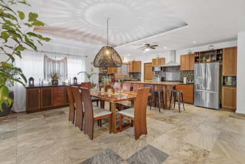 CASA LAS FLORES EN VENTA15