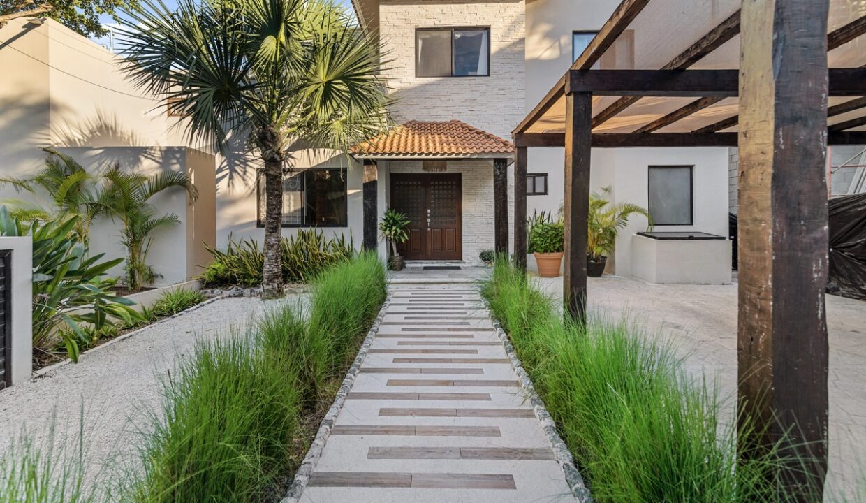 CASA LAS FLORES EN VENTA16