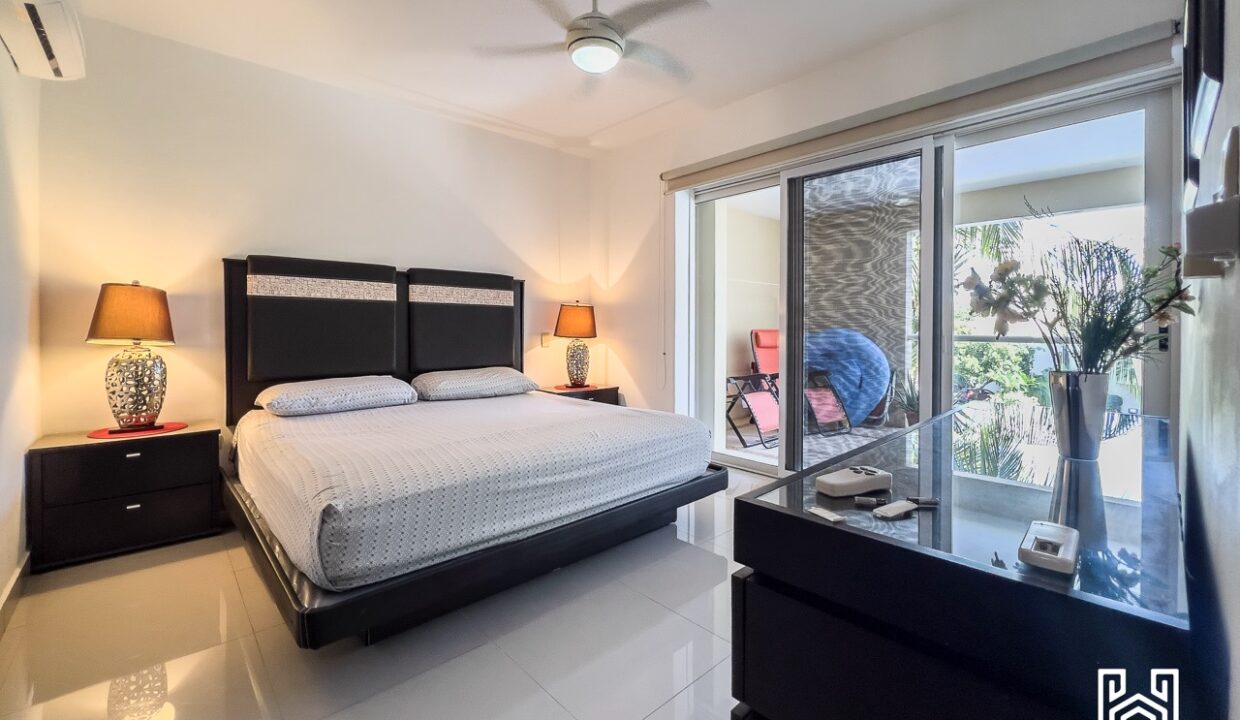 CONDO MARINA MIA0