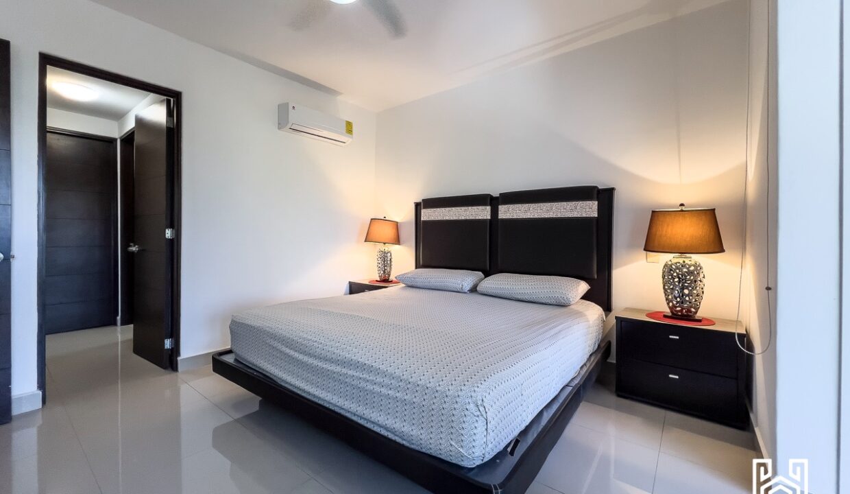 CONDO MARINA MIA1