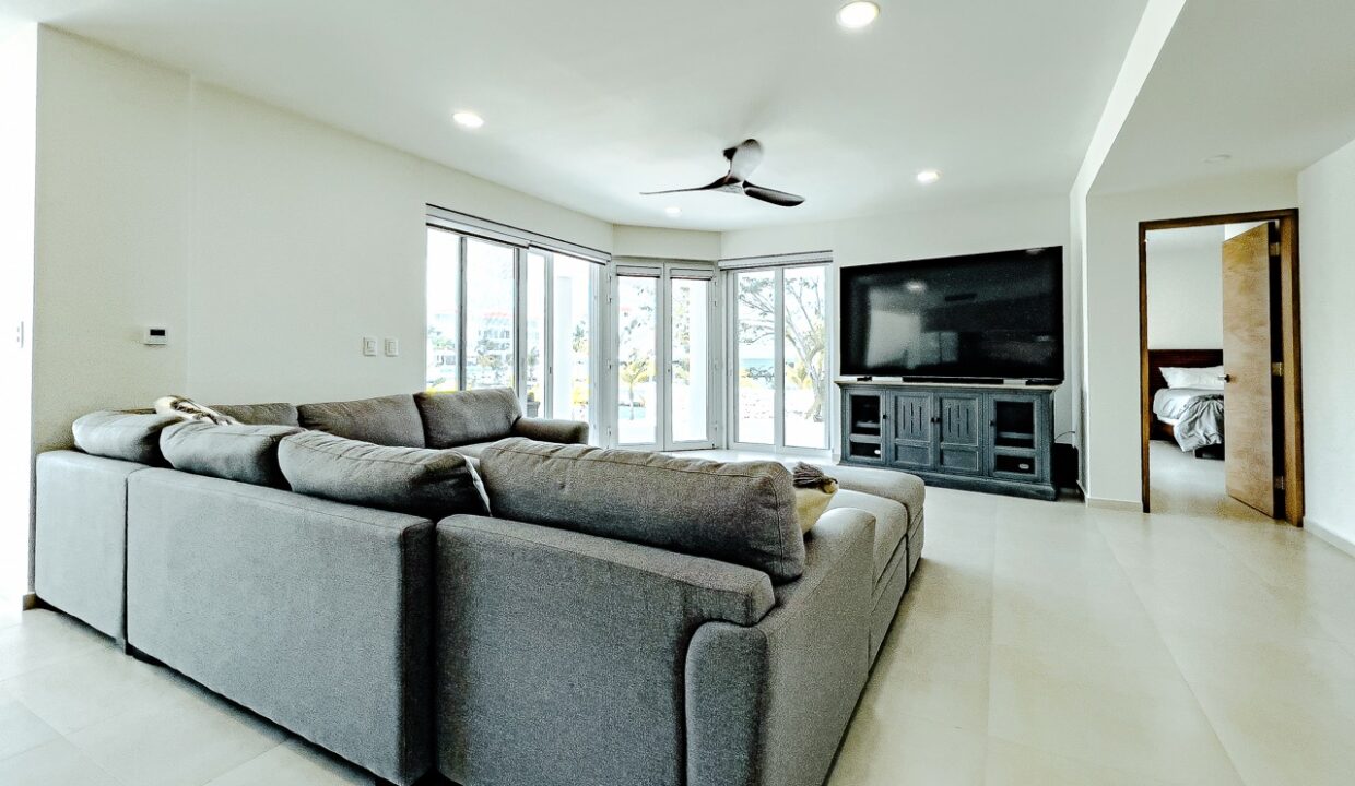 GRAND PENINSULA CINDY1