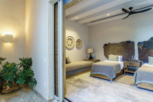 CASA CALETA48