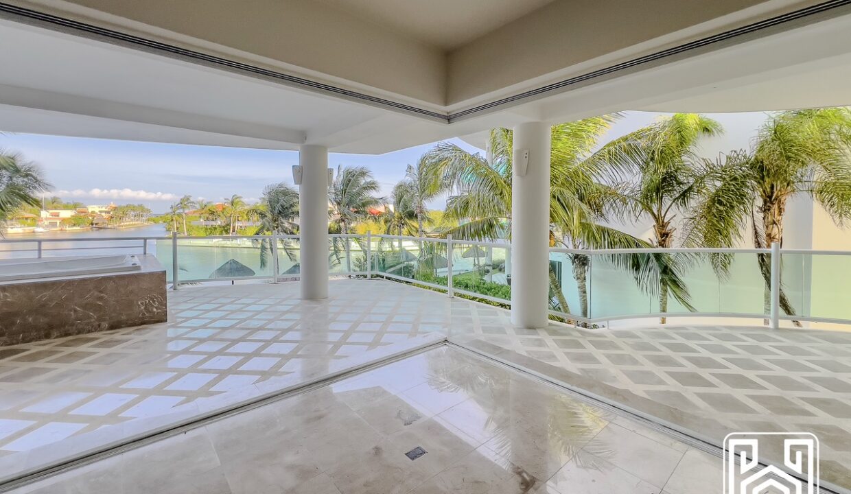 GRAND PENINSULA D104-10