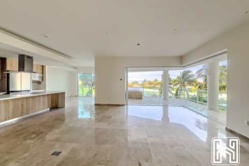 GRAND PENINSULA D104-11