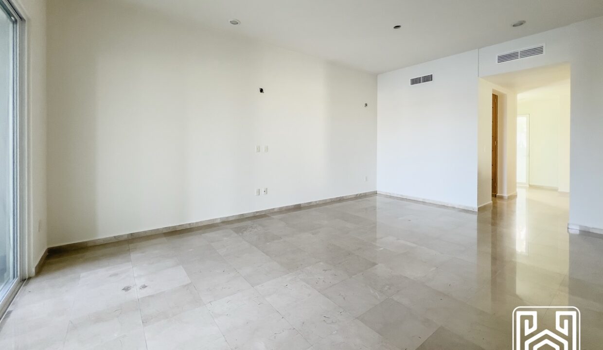 GRAND PENINSULA D104-12