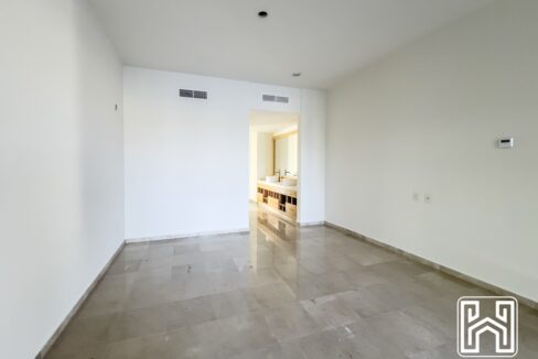 GRAND PENINSULA D104-13