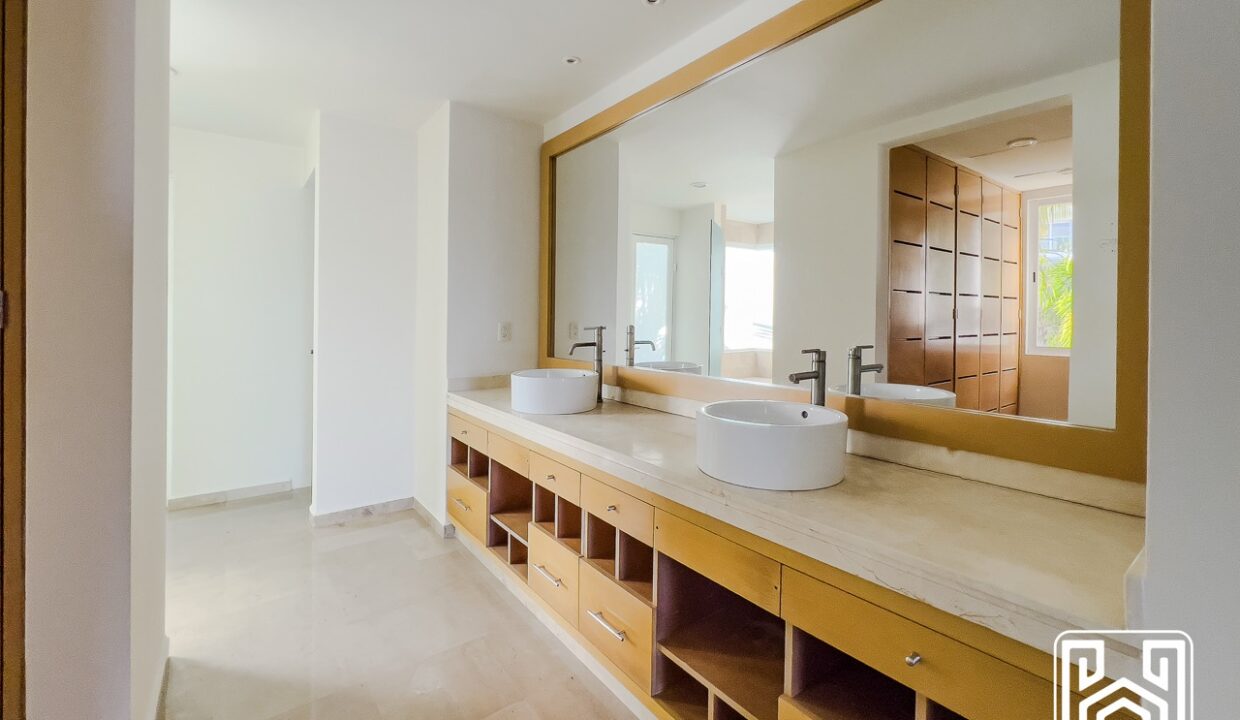 GRAND PENINSULA D104-14