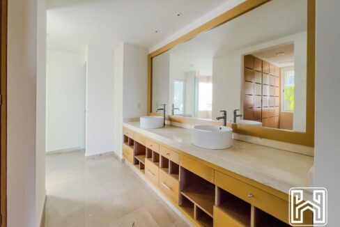 GRAND PENINSULA D104-14