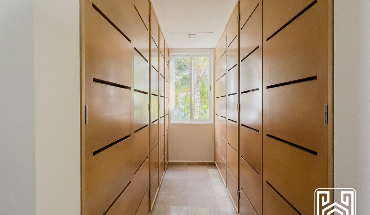 GRAND PENINSULA D104-15