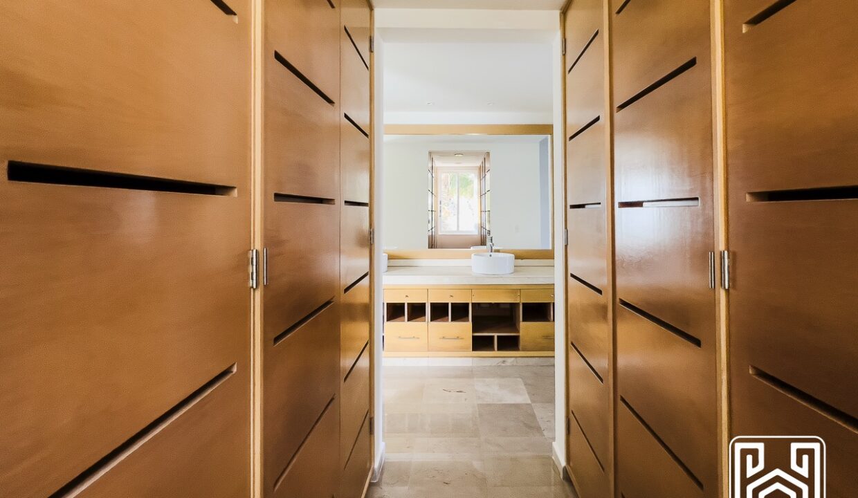 GRAND PENINSULA D104-16
