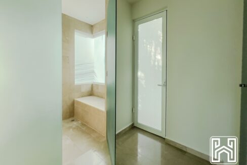 GRAND PENINSULA D104-18