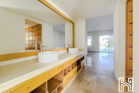 GRAND PENINSULA D104-19