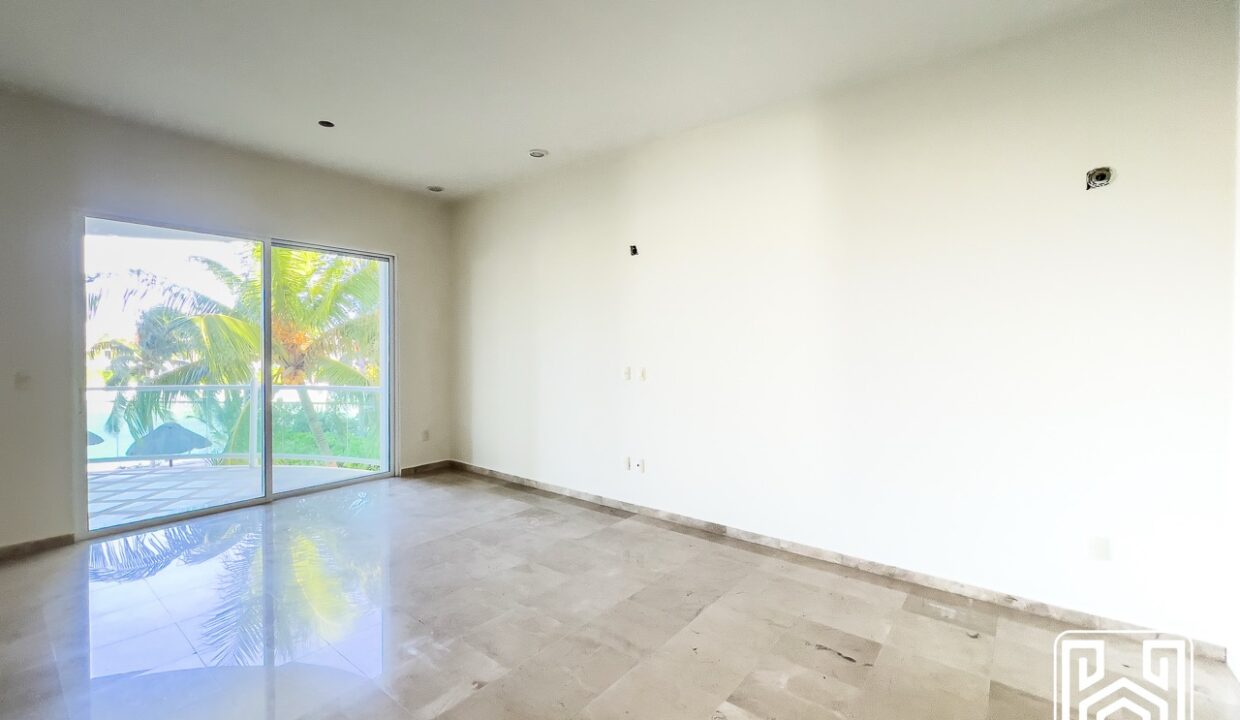 GRAND PENINSULA D104-23