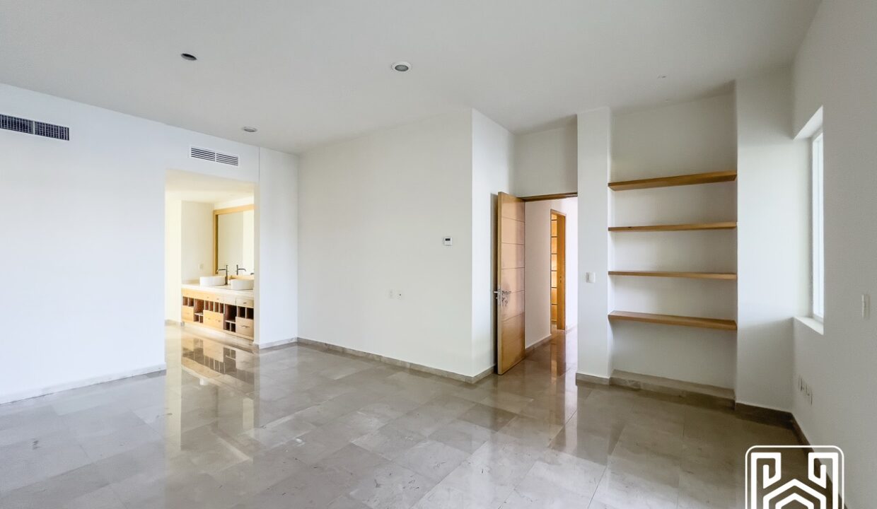 GRAND PENINSULA D104-24