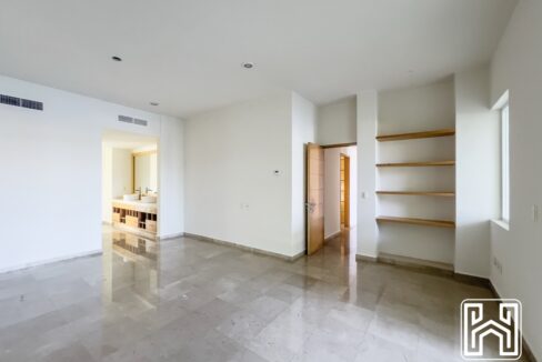 GRAND PENINSULA D104-24