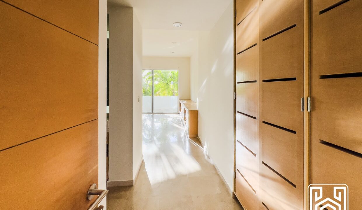 GRAND PENINSULA D104-25