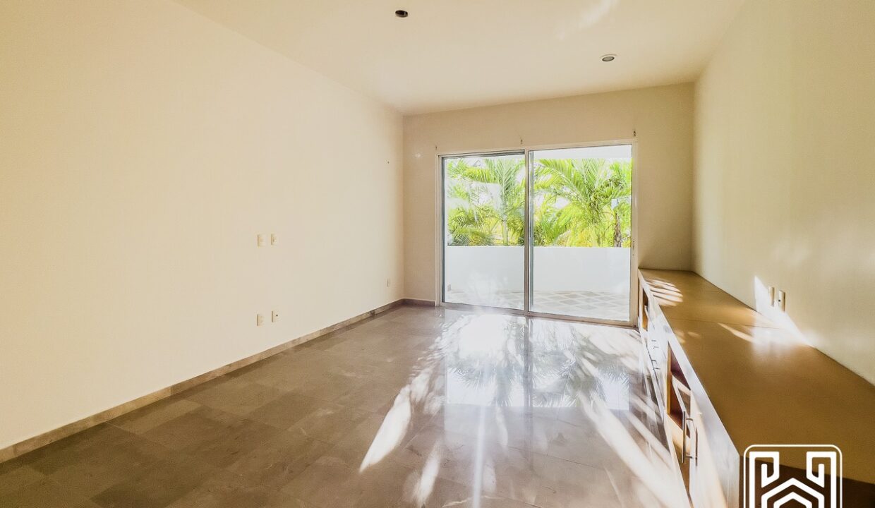 GRAND PENINSULA D104-27