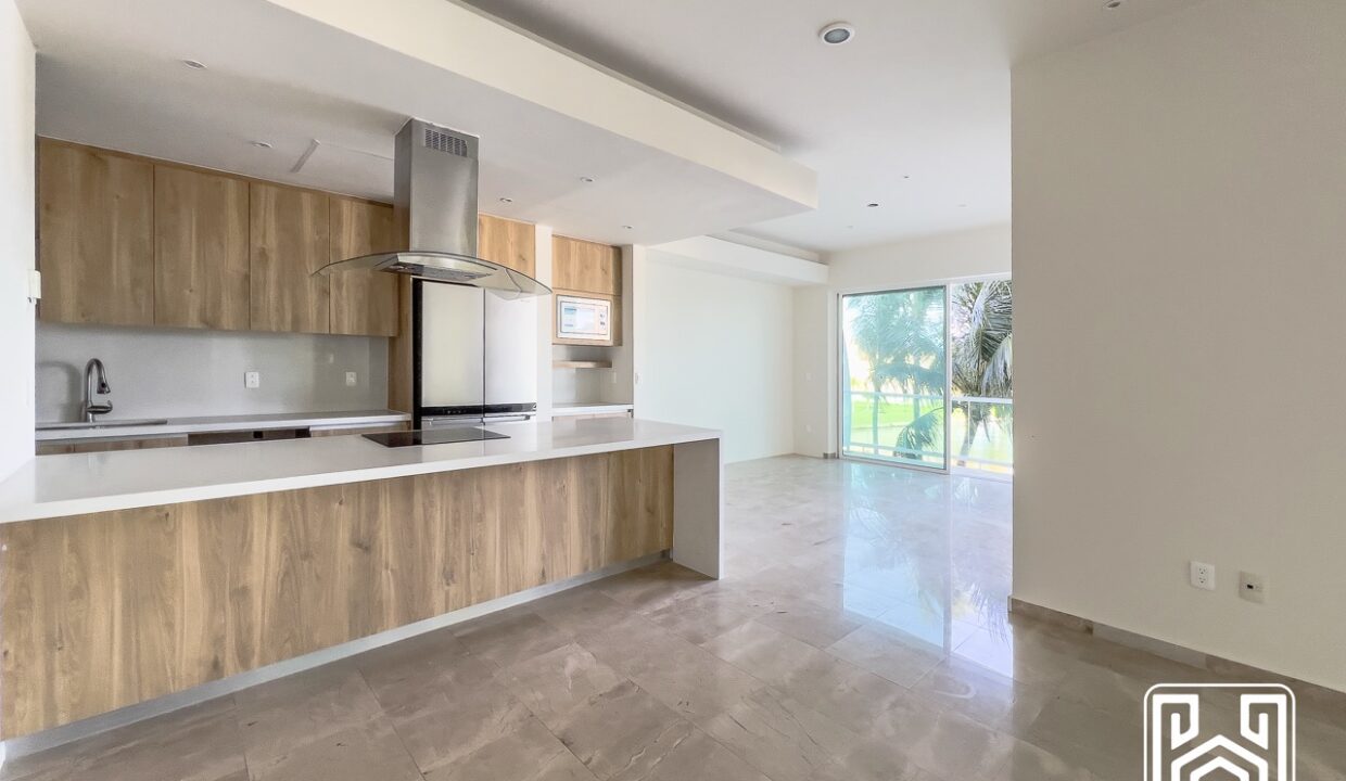 GRAND PENINSULA D104-3