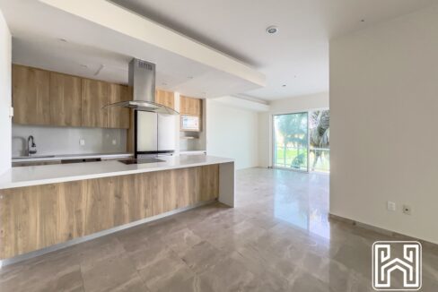 GRAND PENINSULA D104-3