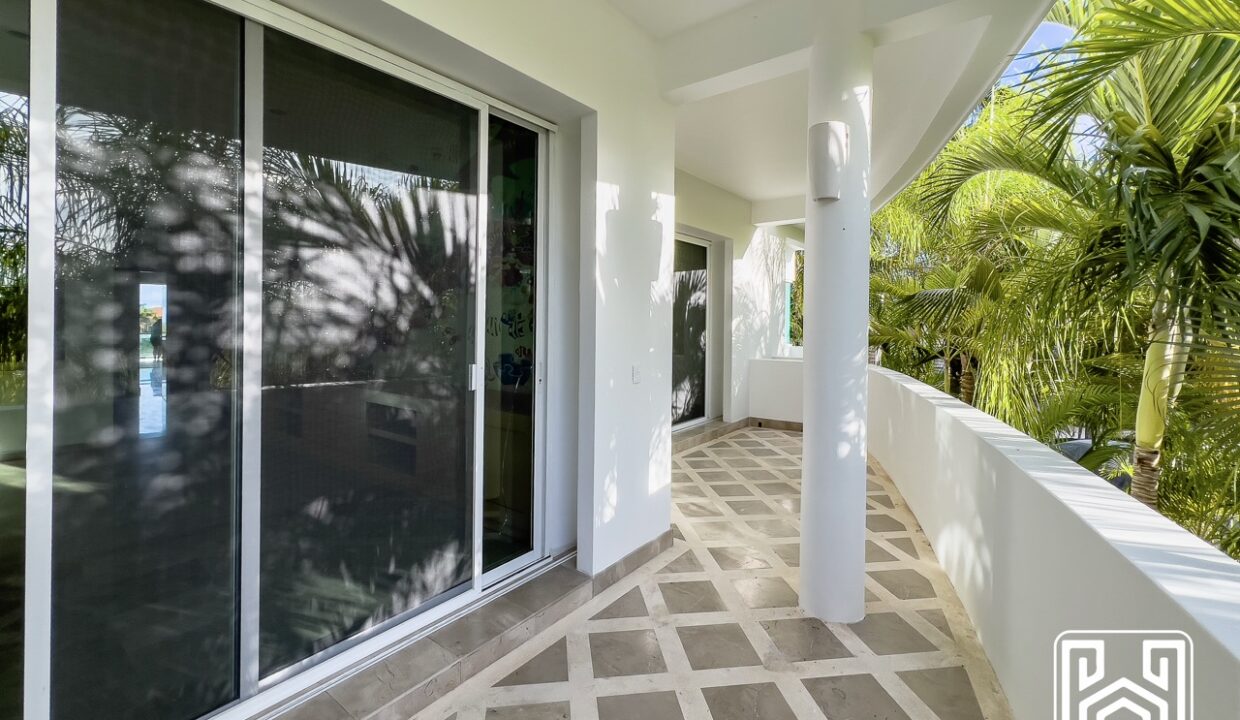 GRAND PENINSULA D104-32