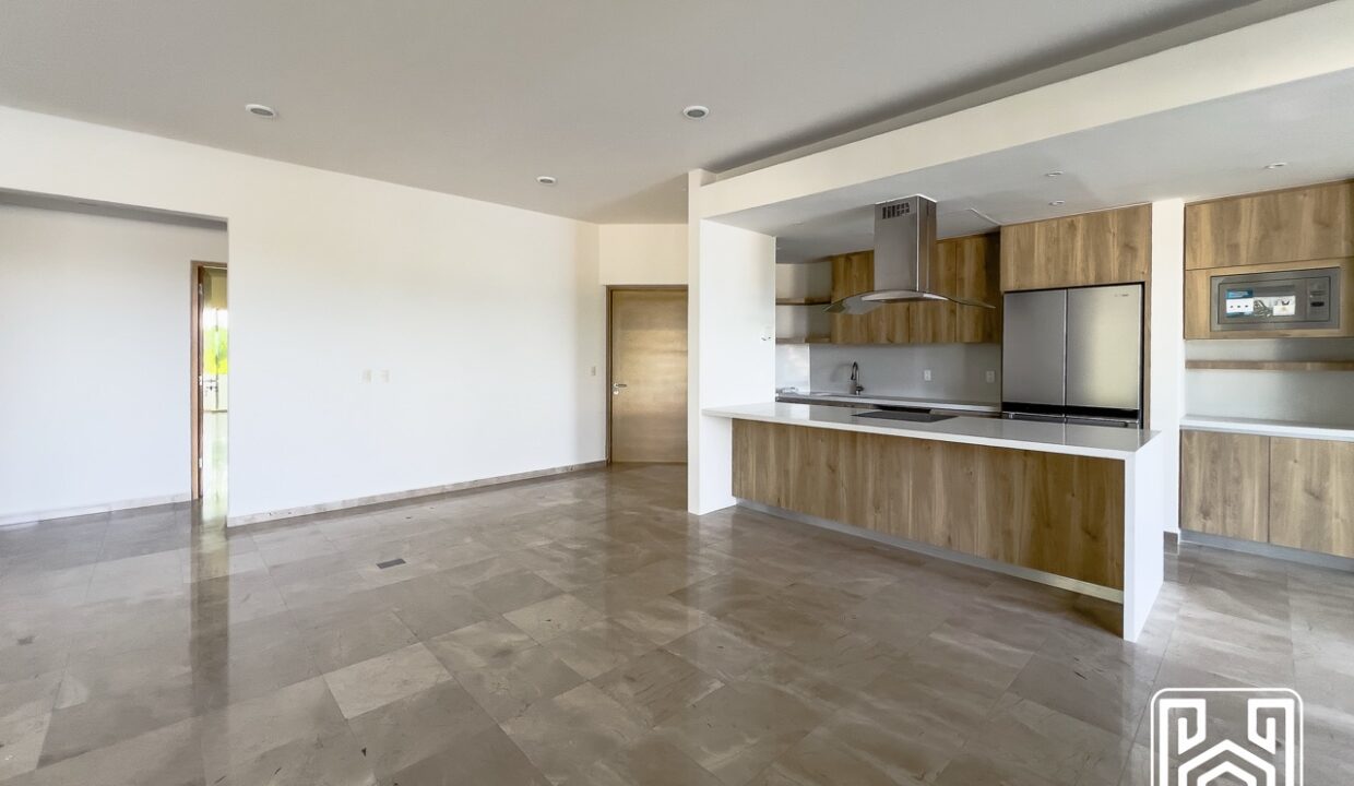GRAND PENINSULA D104-4