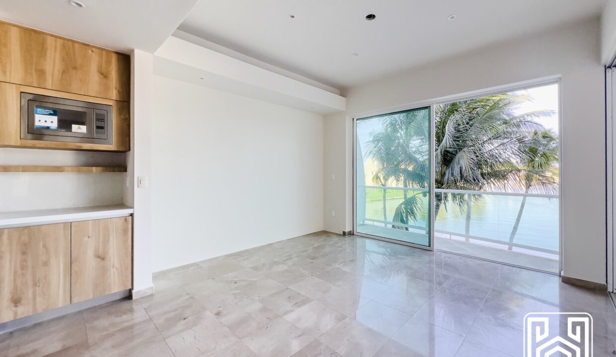 GRAND PENINSULA D104-5