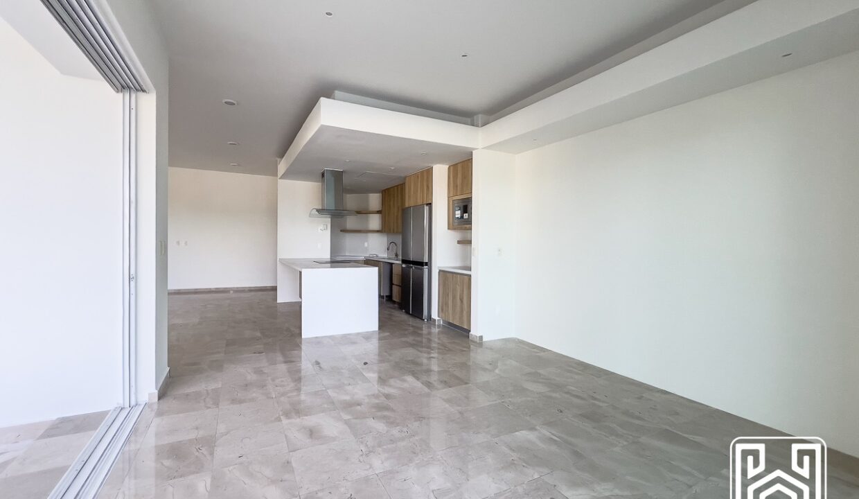GRAND PENINSULA D104-7