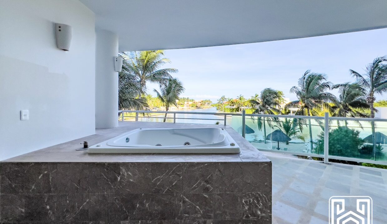 GRAND PENINSULA D104-9