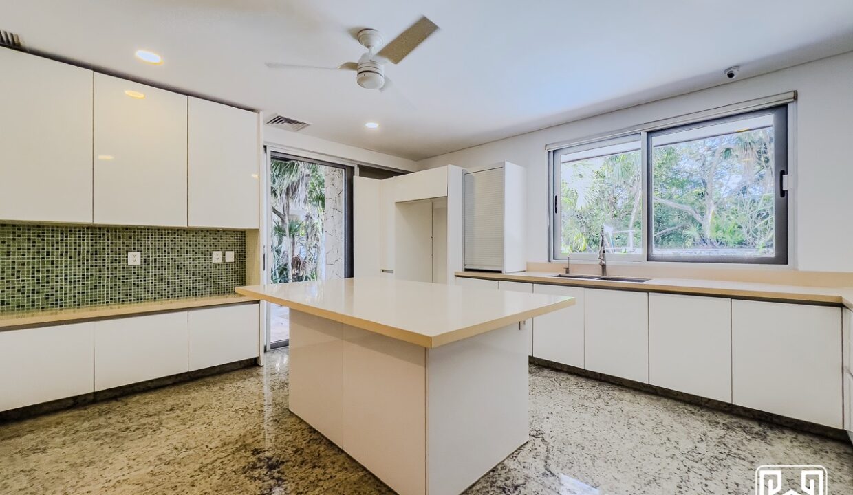 13CASA YALKU 4LOTS97