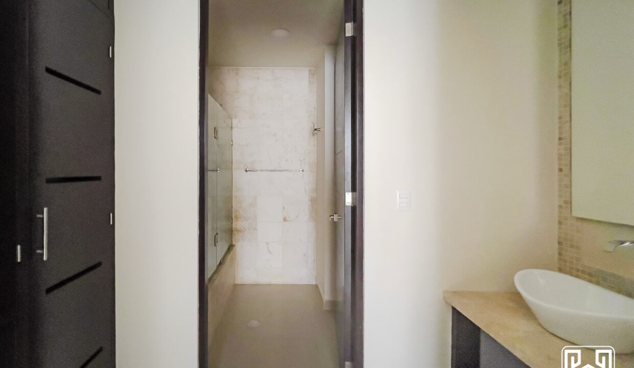 18CONDO 40 BLV15