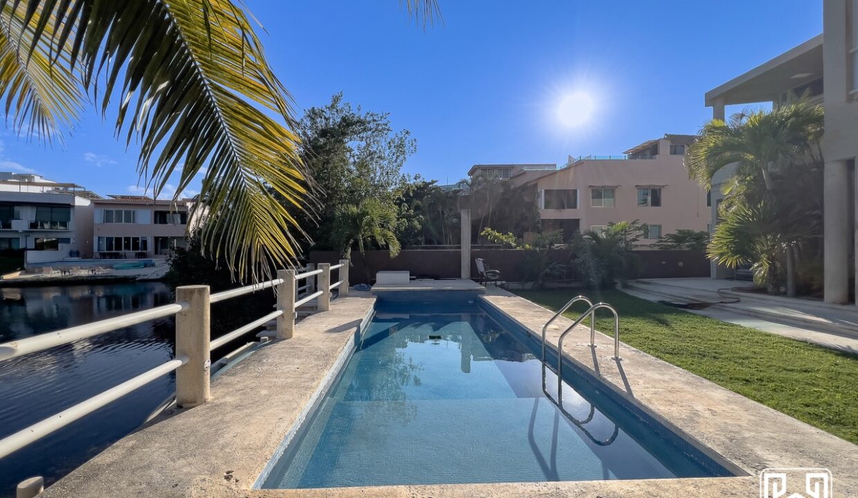 18CONDO AREKA17