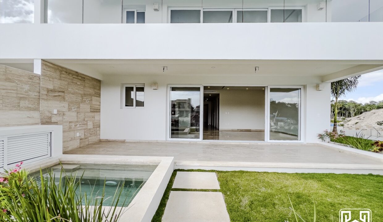 33CONDO PUERTO AQUA PB32