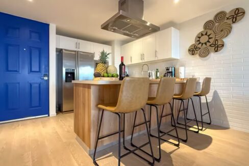 11BLUE HOUSE24