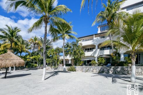 39CONDO QUINTA LUNA PB47