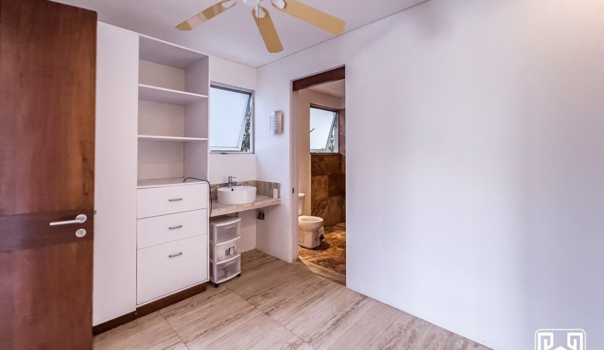 73CASA YALKU 4LOTS105